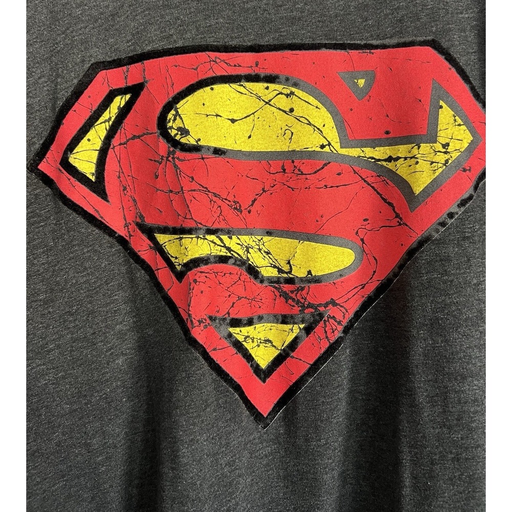 Superman DC Comics 2XLB Charcoal Gray Distressed Shield Logo Graphic T-Shirt